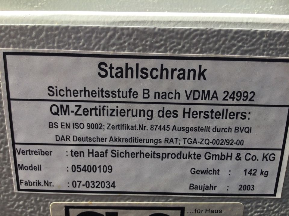 Stahlschrank Waffenschrank Safe Tresor Top erhalten in Neuenhaus