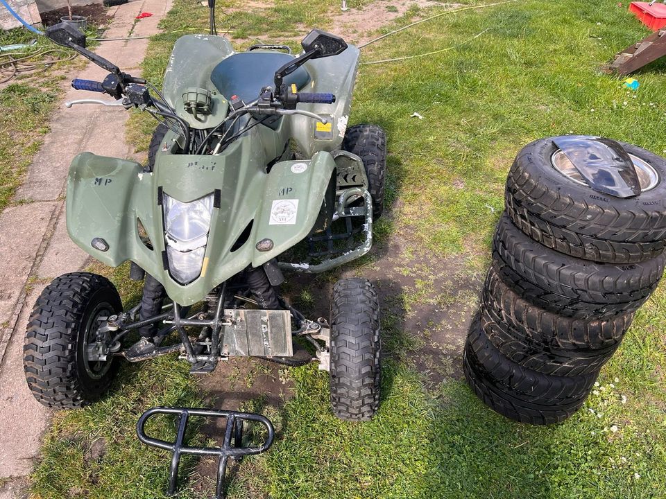 Quad Suzuki LTZ 400 in Templin