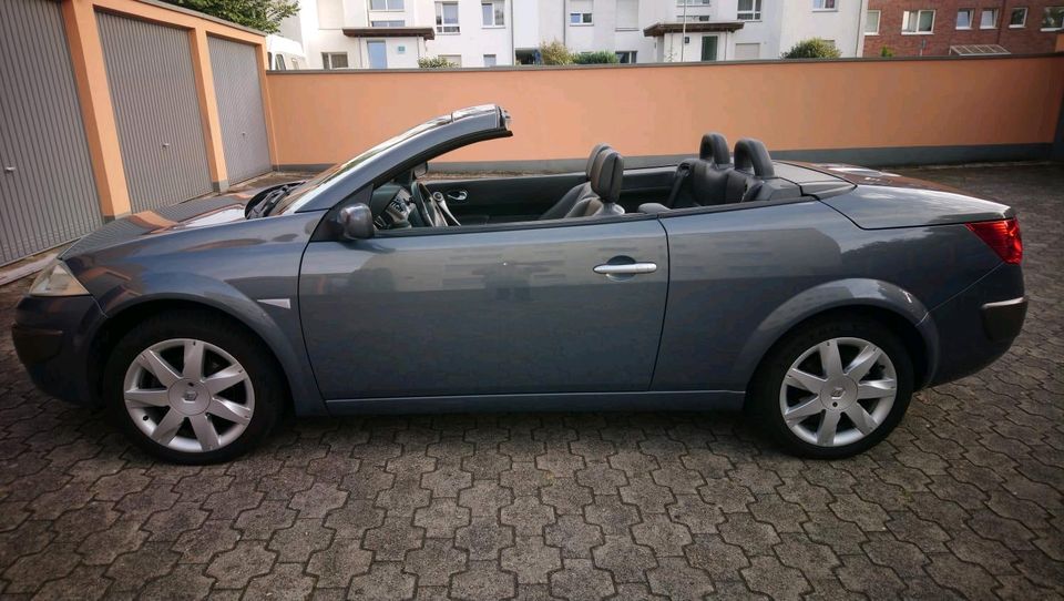 Renault Megane 2 CC Cabrio "Top Zustand" in Paderborn