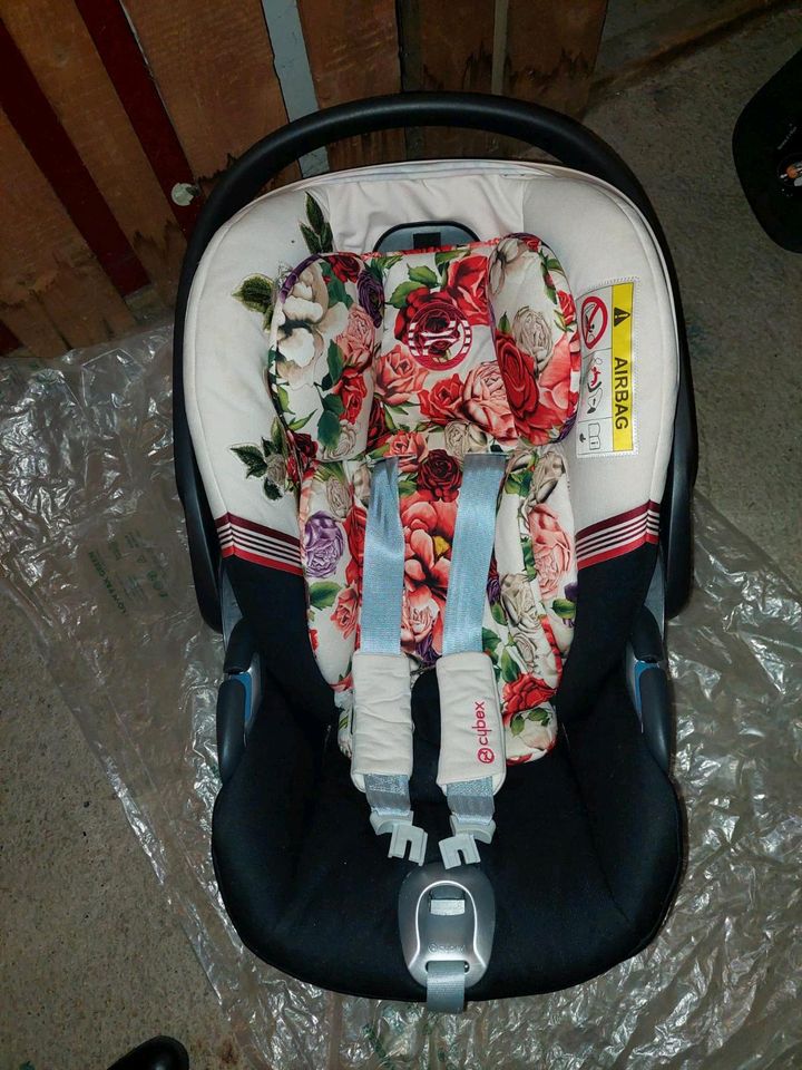 Cybex Priam Spring Blossom Dark 3 in 1 Set in Berlin