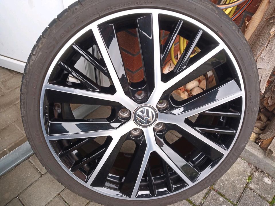 VW Twinspoke 19" mit Hankook Sommer 225/35R19 vom Golf 7 in Sassenburg