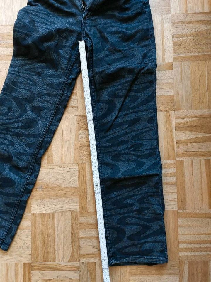 2 Jeans H&M schwarz / gemustert Größe 140 Setpreis 18 € in Hamburg