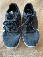 Nike Sneaker Gr. 35,5 Schwarz/Weiß Sachsen - Bernsdorf Vorschau