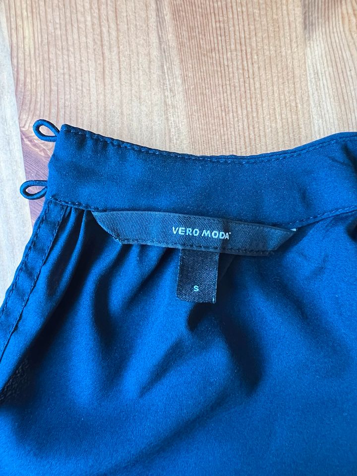 Top / Bluse von VERO MODA - Shirt blau Pailletten Gr. S 36 in Alsdorf