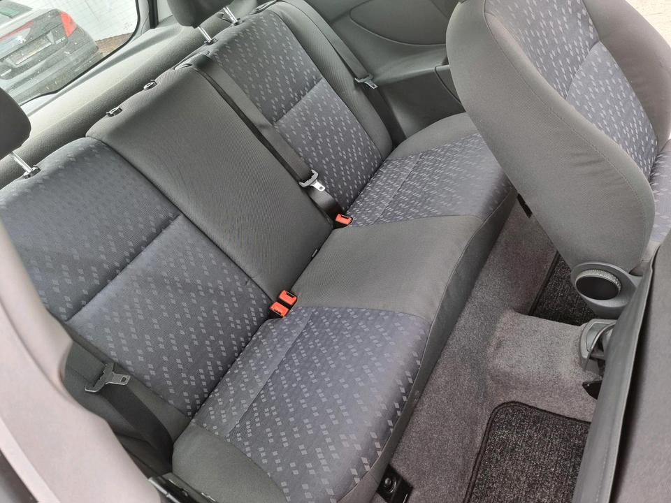 Ford Focus * 1,4 Benziner , Wenig Kilometer, Rentner, TÜV 10/25 * in Jever