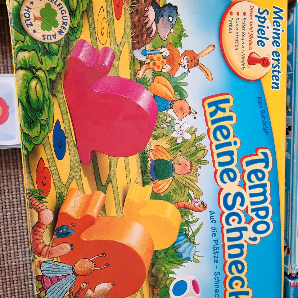 Diverse Spiele und Puzzle, wie das ABC, Mickey Mouse Puzzle usw. in Edling