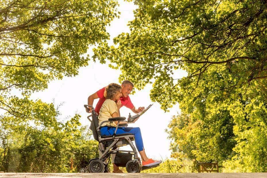 NEUWARE Invacare Kompas Elektrorollstuhl faltbar Reiserollstuhl in Stockach