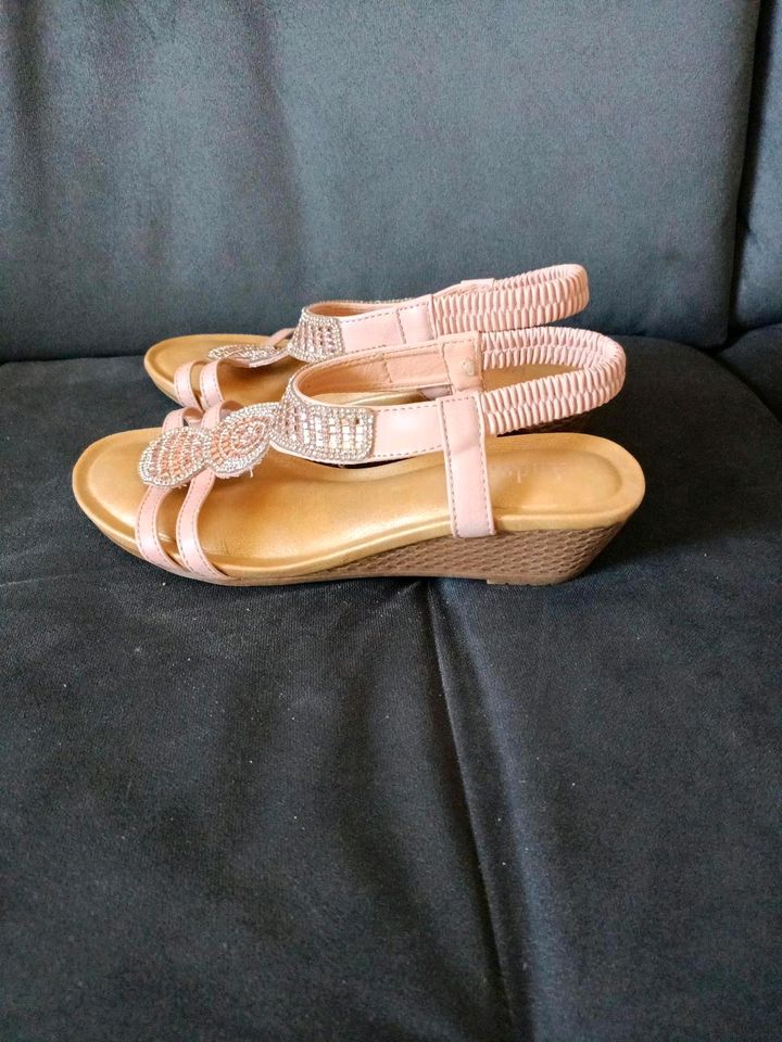 Sandalette NEU rose Glitzersteinchen in Berlin