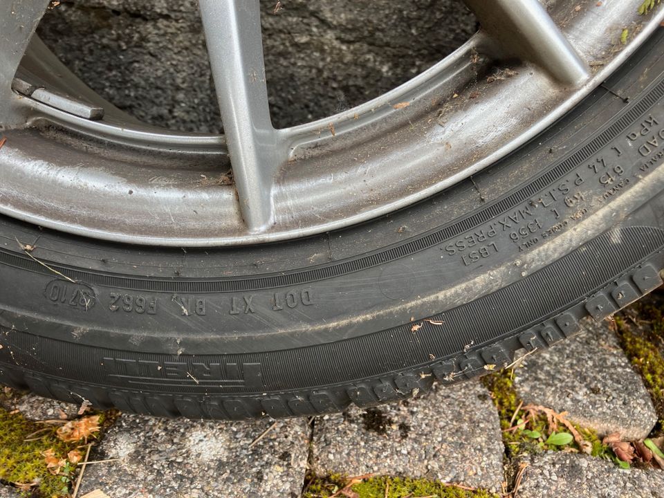Leichtmetallfelgen mit Reifen Mercedes C in Gröbenzell