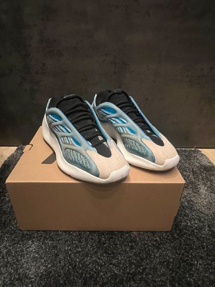 Adidas Yeezy 700 V3 Arzareth US 7,5 / 40 2/3 in Windischeschenbach