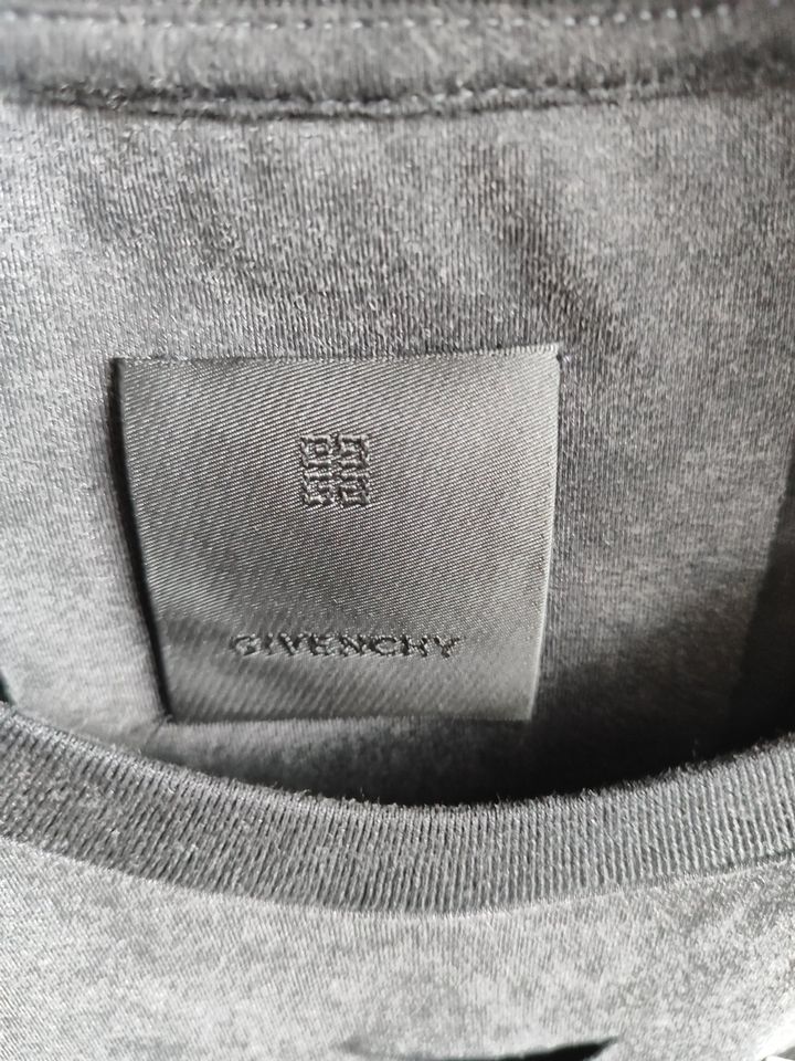 Original Givenchy T-Shirt mit Cut-Out-Aufdruck NEU Größe S in Rüsselsheim
