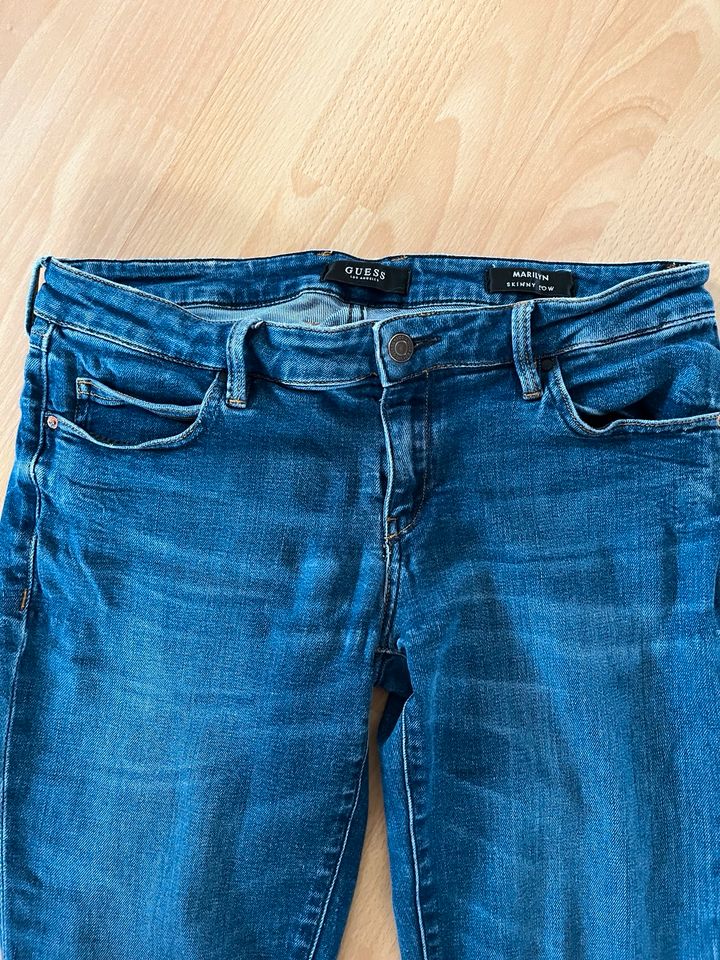 Jeans von GUESS in Mengkofen