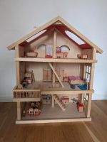 Goki Puppenhaus aus Holz mit Mobiliar und 4 Puppen Schleswig-Holstein - Ahrensburg Vorschau