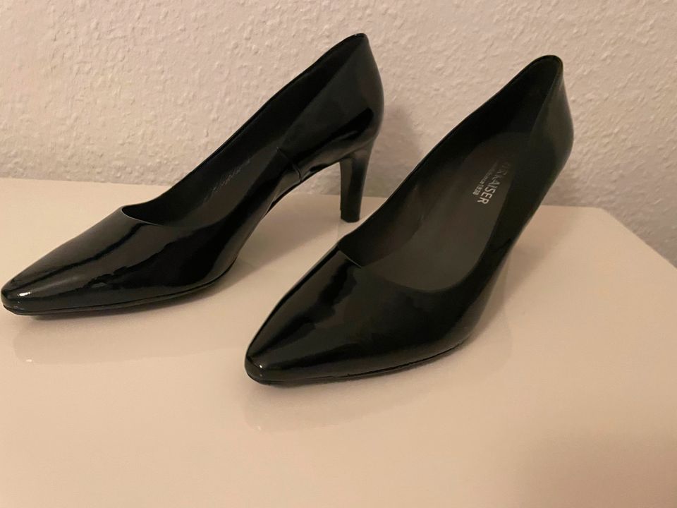 Neue Peter Kaiser Pumps in Hürth