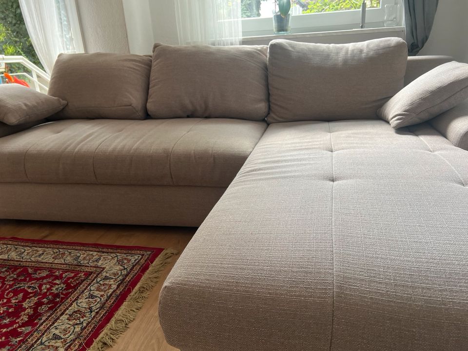 Beige/Graue aufklappbare Couch in Berlin