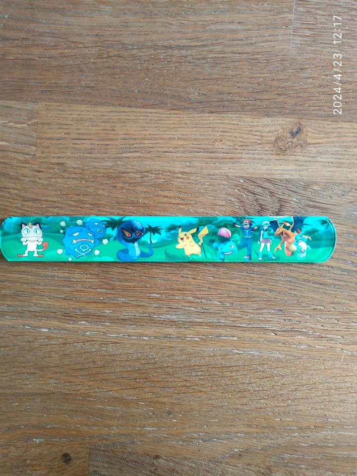 Pokemon Klapp Armbänder 12 Stück verschiedene Motive in Niederschönenfeld