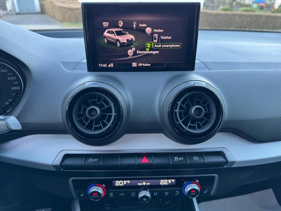 Audi Q2 mit Apple CarPlay, Navi, Sitzheizung, Klimaautomatik, ACC in Lindlar