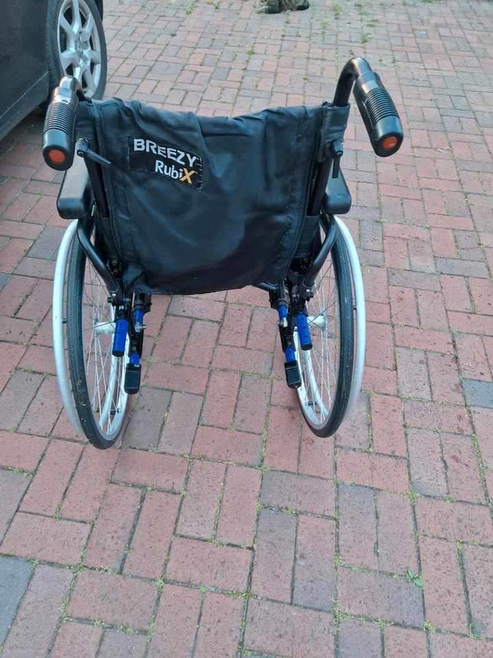 Rollstuhl Breezy RubiX klappbar in Winsen (Luhe)