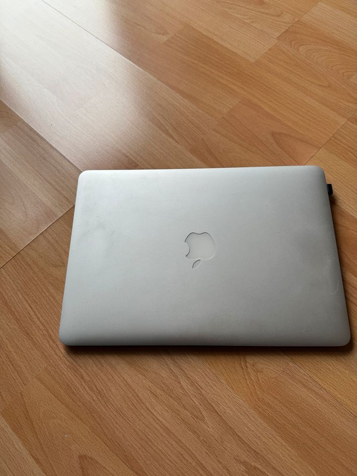 MacBook Air 13 Zoll Silber 250 GB inkl. Laptop Tasche Farbe grau in Bad Wörishofen