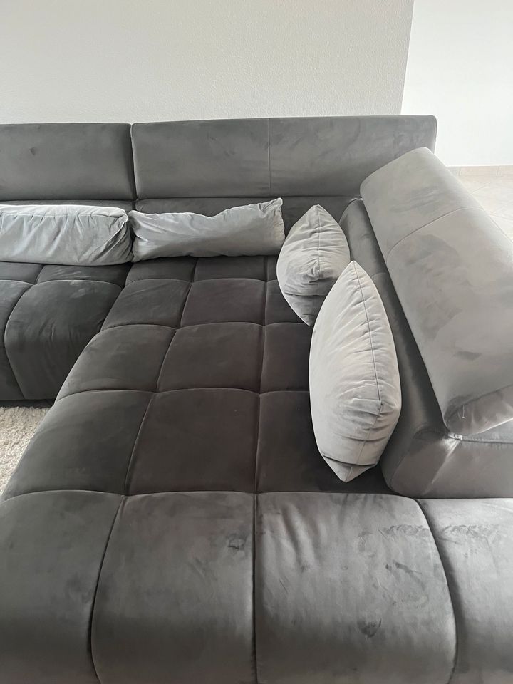 Ecksofa aus Samt (grau) 308x225 2 Jahre alt in Lienen