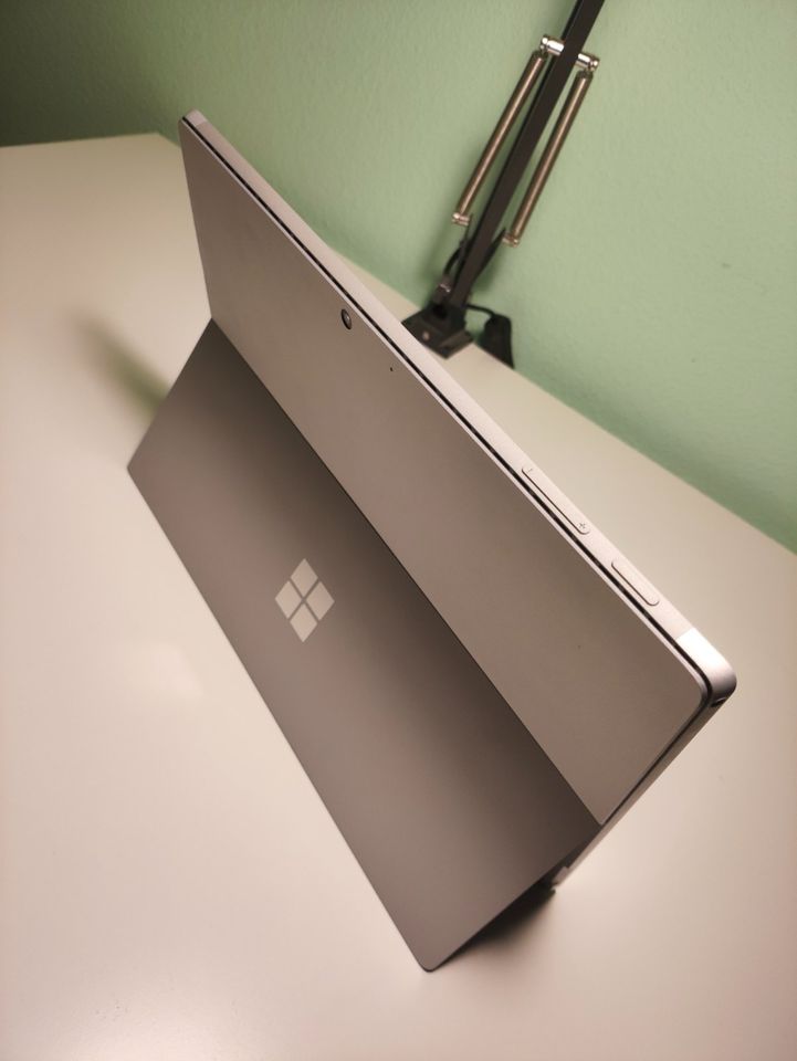 Microsoft Surface Pro 7 i5 8GB/128GB grau + Type Cover & Slim Pen in Flensburg