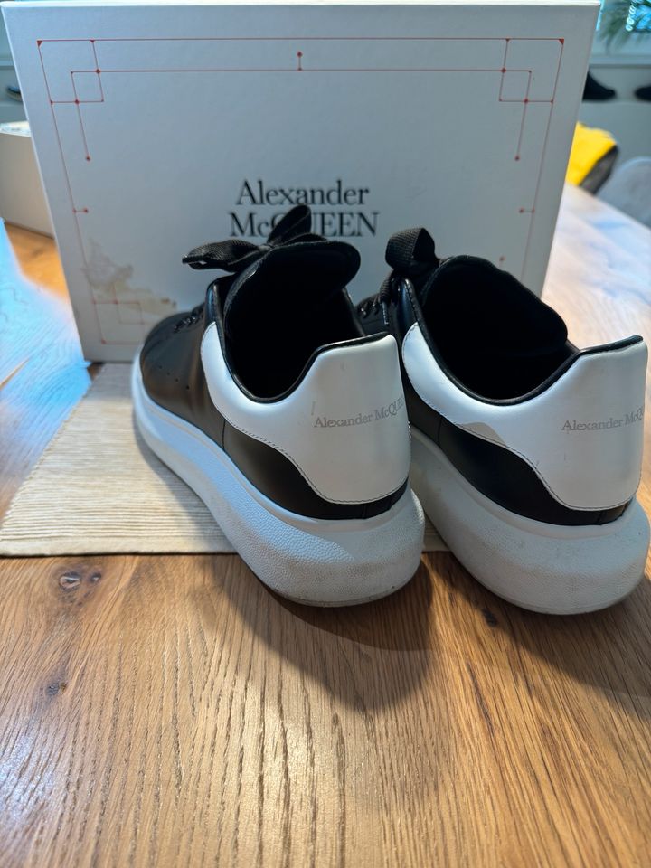 AlexanderMcQueen Oversized-sneakers für Herren in Schwarz-weiß in Griesheim