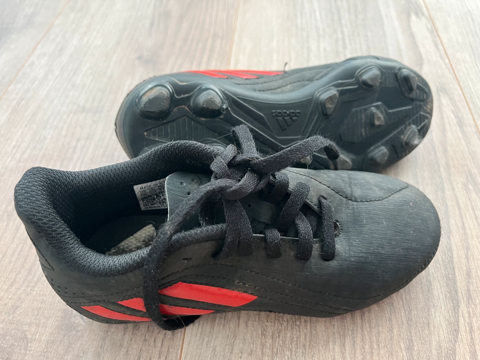 Fussbalschuhe Stollen draußen Größe 31 Adidas in Buchholz in der Nordheide