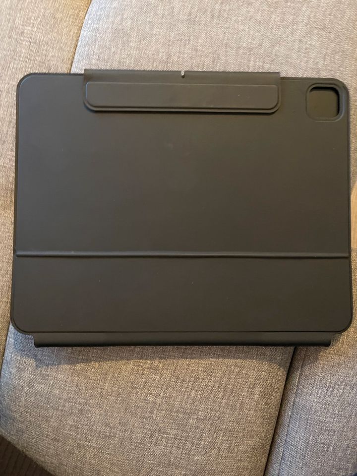 Magnetische Keyboardcase für iPad Pro 12,9 Zoll von ESR in Pampow