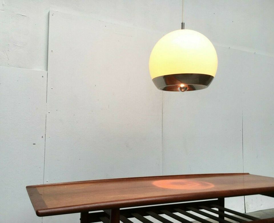 Space Age Globe Pendant zu Mid Century 60er 70er Guzzini Teak in Hamburg