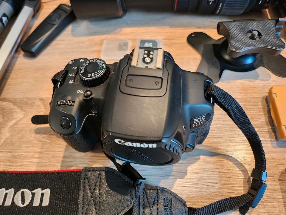 Canon EOS 650D, Spiegelreflexkamera mit viel Zubehör in Habach