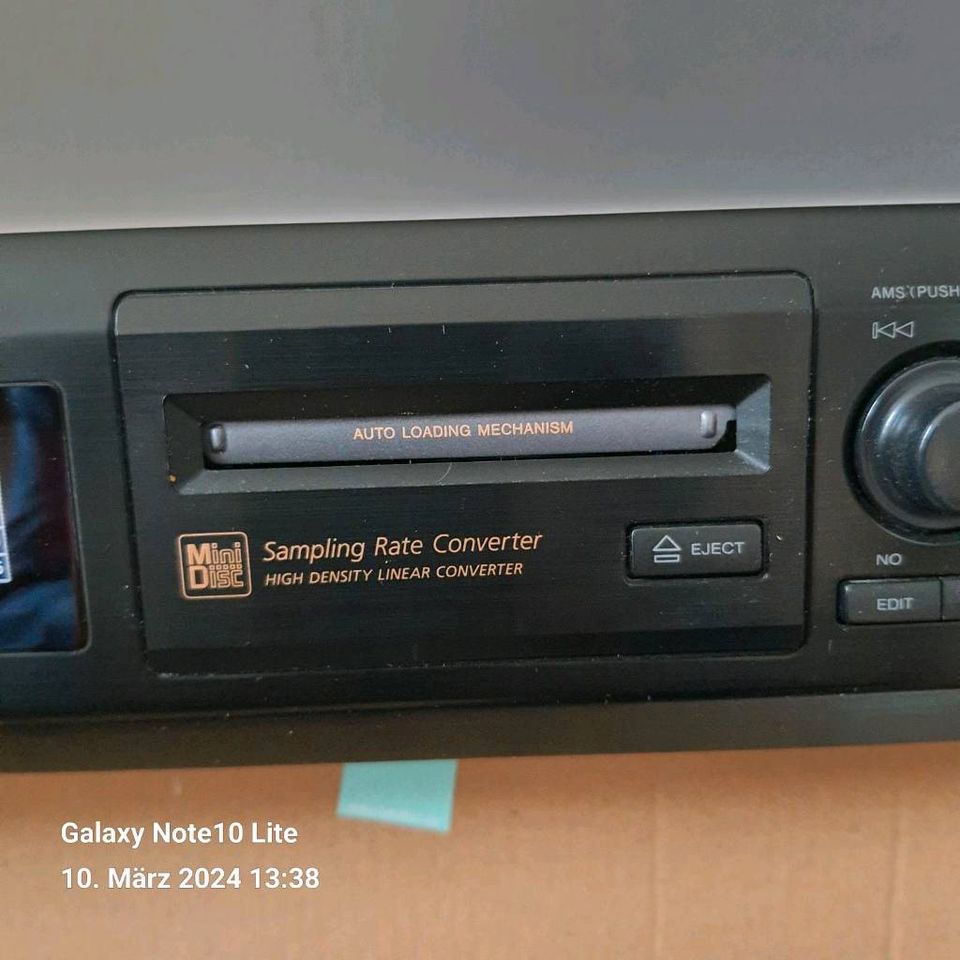 Sony Minidisc  MDS -  JE 500 in Pocking