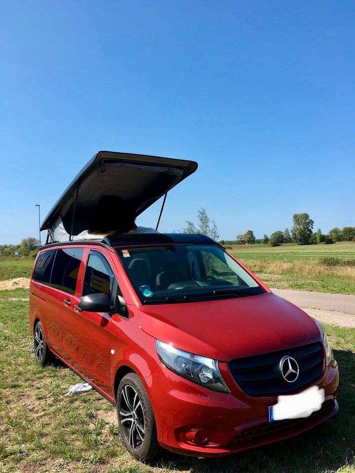 Camper - Bus Mercedes Vito / Wohnmobil 6 m AHK Solar in Leipzig