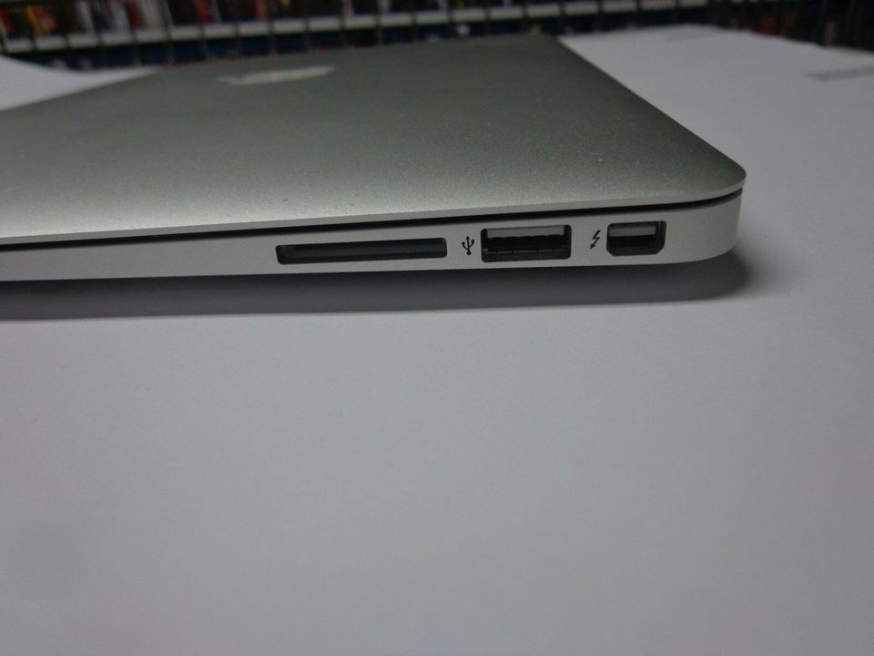 MacBook Air (2017) (13.3'', 1.8GHz DualCore i5, 8GB, 128GB) (OVP) in Lübeck