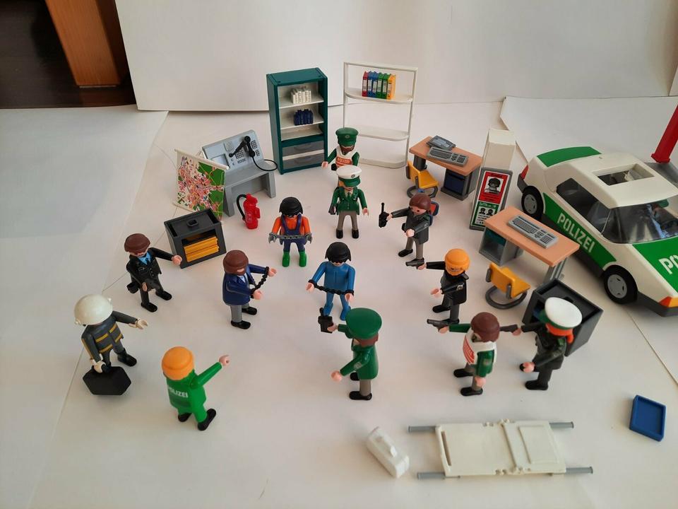 Playmobil Polizei Station Hubschrauber Auto Motorrad in Bergkirchen