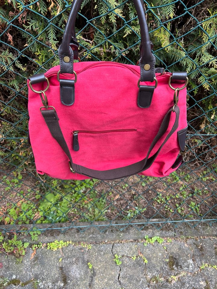 Rote Tasche mit einem Stern in Herschbach