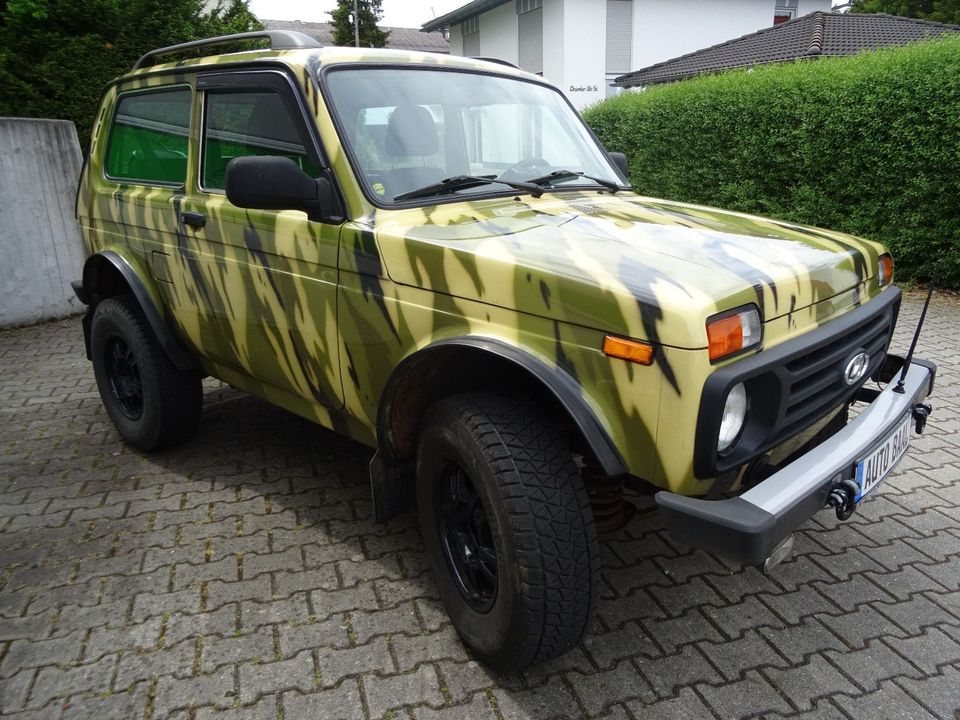 Lada Niva 4x4 Bronto AHK Klima SHZ  ALU in Waldkraiburg