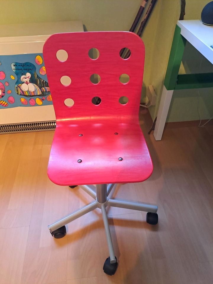 Ikea Jules Kinder Schreibtischstuhl / Drehstuhl auf Rollen rot in Essen