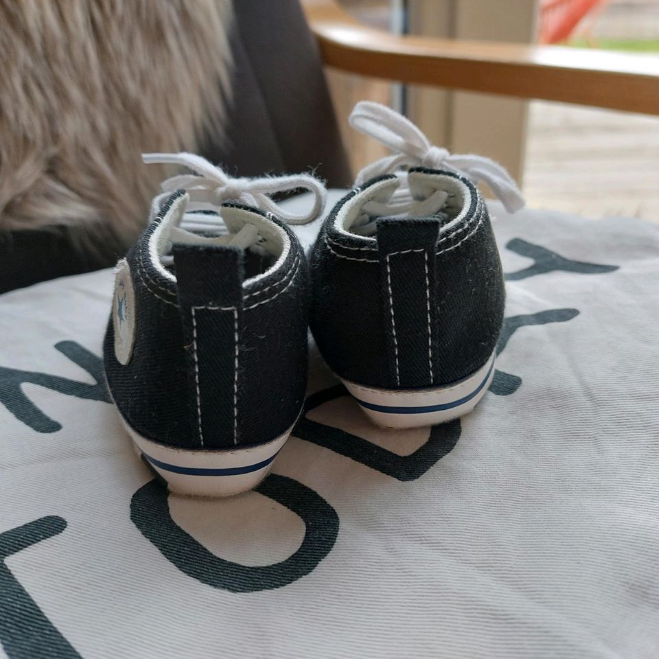 Süße Babyschuhe Chucks/Canvas, 7- 12 Monate in Mainburg