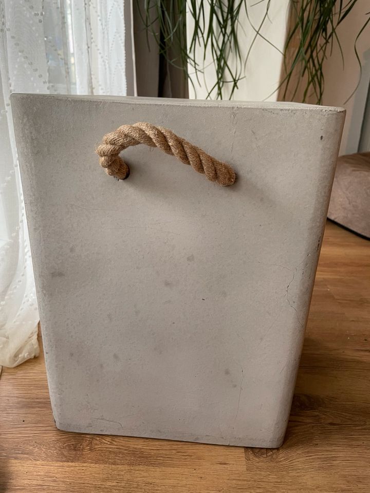 Depot Hocker Blumenhocker Beistelltisch Beton grau Seil in Spenge