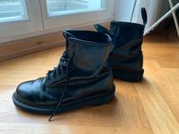 Dr. Martens Pascal Mono Boots schwarz Leder Stiefel Schnürstiefel Dresden - Äußere Neustadt Vorschau
