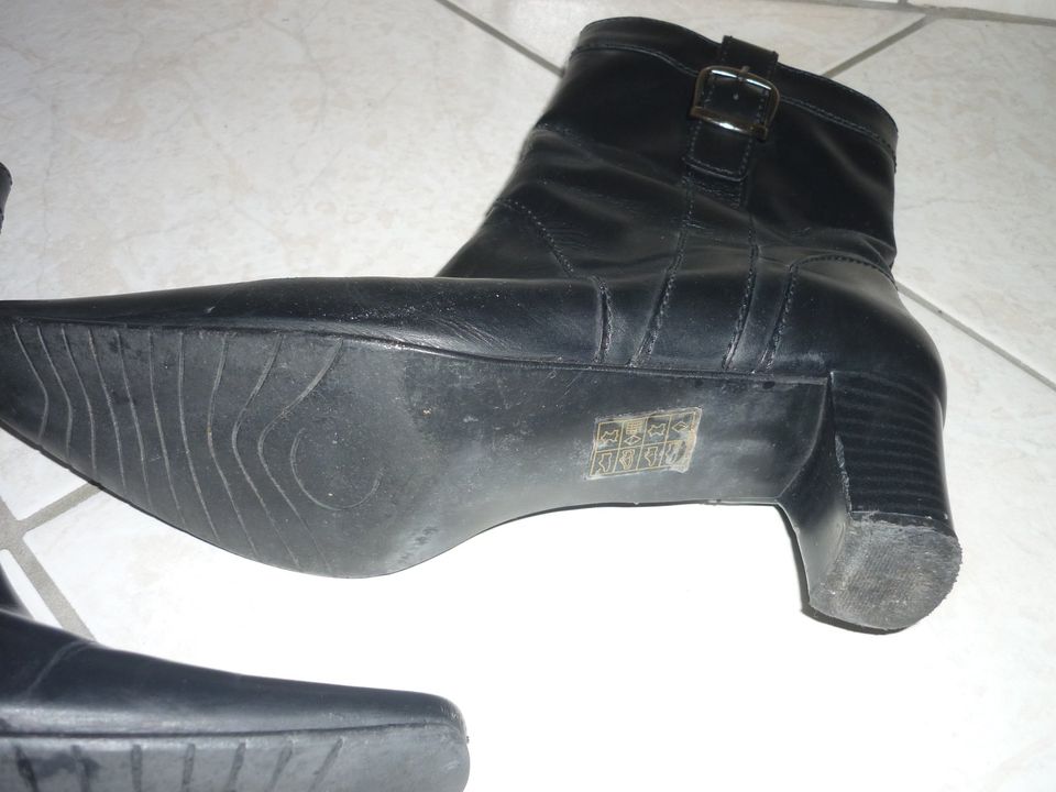 Stiefel Stiefelette schwarz Spitz Absatz Gr.40 Obermateriel Leder in Langen (Hessen)