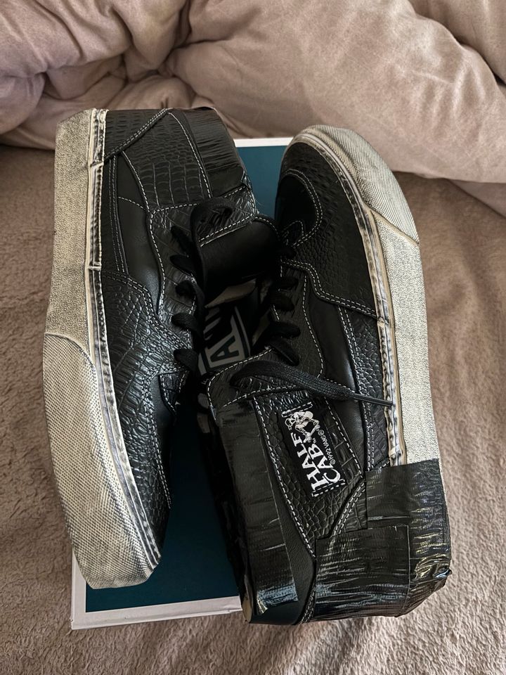 Vans Vault Half Cab Duct Tape in Worms