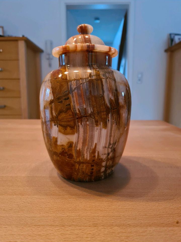 Vase, Deckel-Vase aus Onyx Marmor, Tier-Urne in Lauda-Königshofen