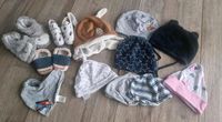 Diverse Mützen/ Schuhe baby newborn babyausstattung Kleidungspake Sachsen - Naunhof Vorschau