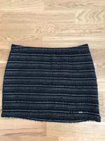 Hollister Boucle Rock blau gold GR 0 Frankfurt am Main - Westend Vorschau