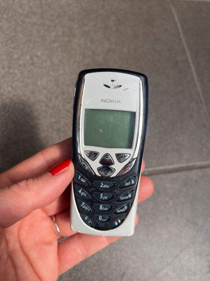 Nokia Handy 8310 in Bergheim