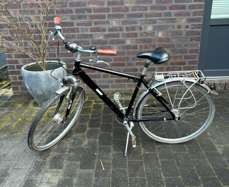 2 St Fahrrad 28‘‘ mit Federgabel und  7 Gang Shimano Schaltung in Wardenburg