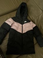 Nike Wintermantel Winterjacke schwarz Rosé Größe 137-147 Berlin - Neukölln Vorschau