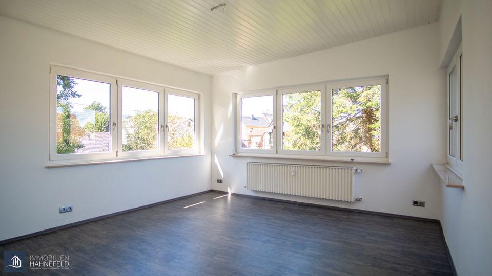 Einfamilienhaus mit Einliegerwohnung in Hundsangen mit 800qm Bauplatz in Hundsangen