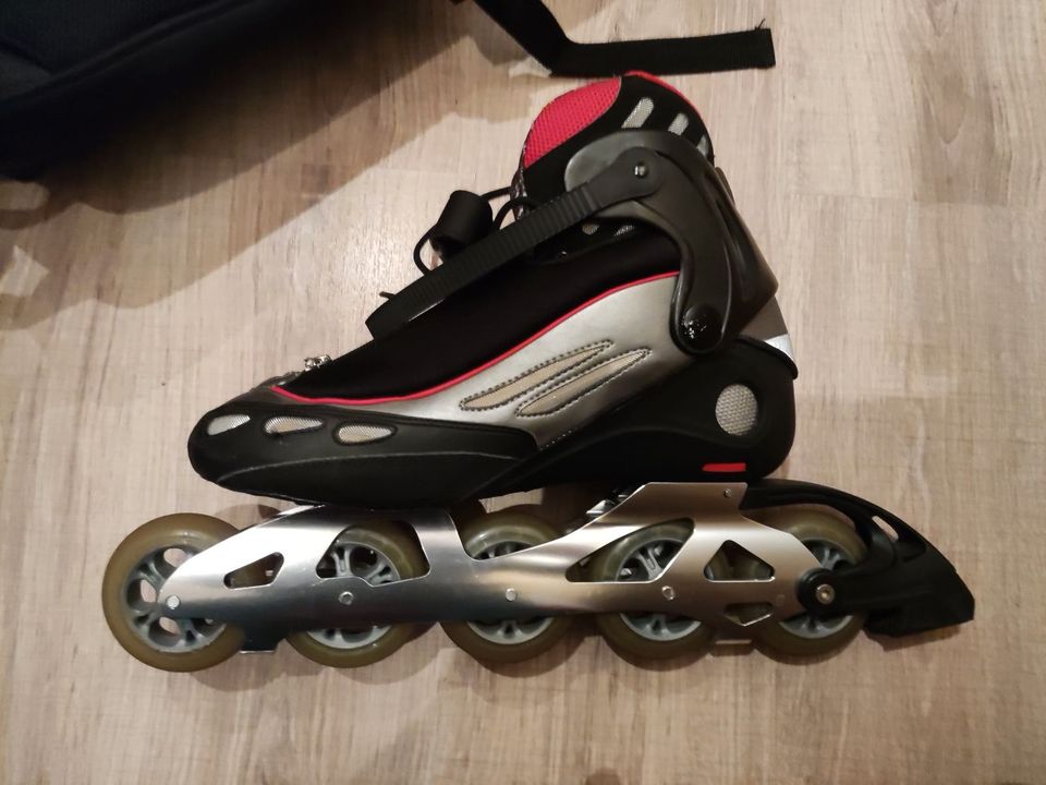 Rollerblades Speed Skates 5 Rollen Wheels mit Tasche Herren 43 in Salzkotten